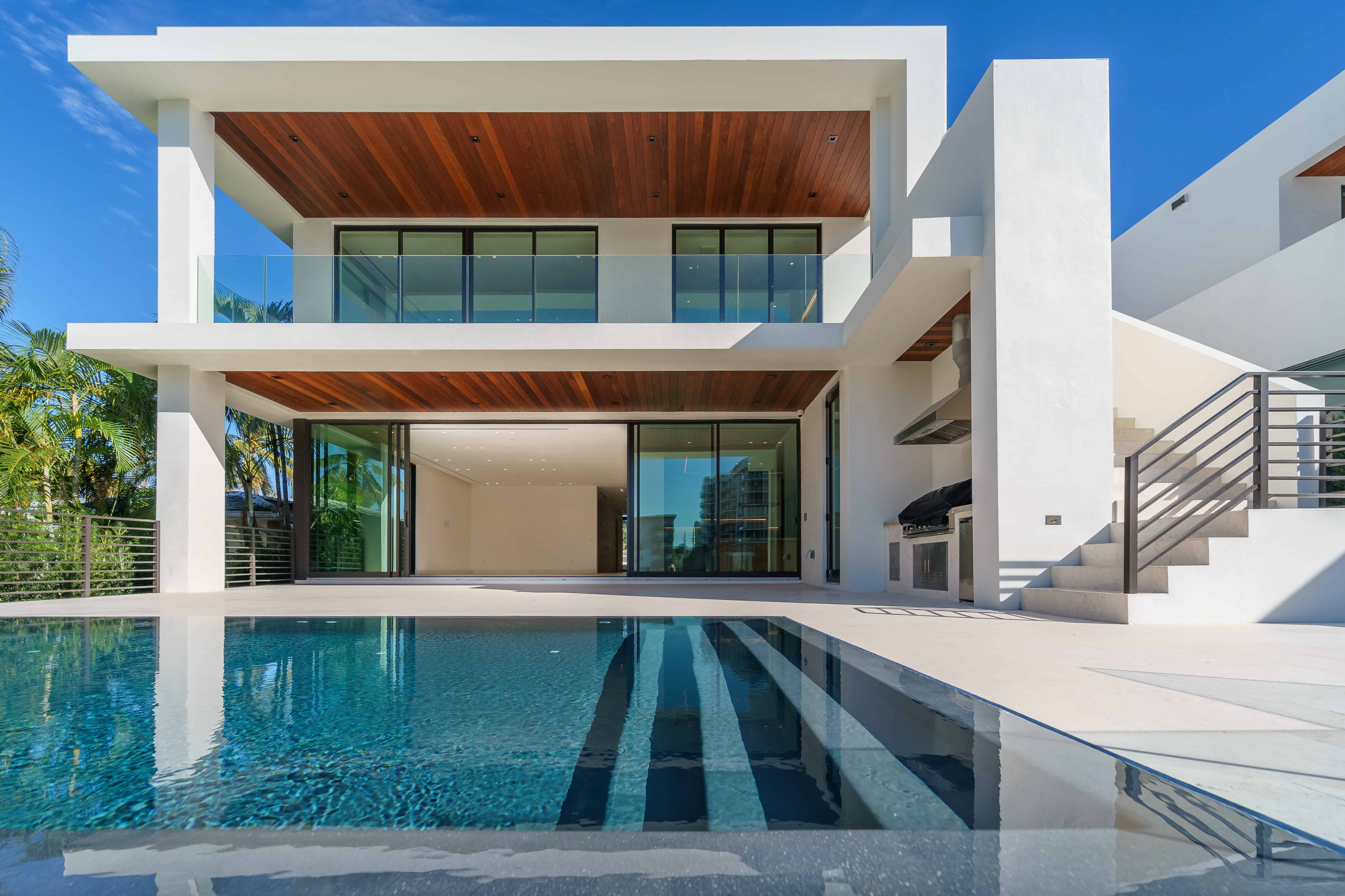 picture of a south florida luxurious home