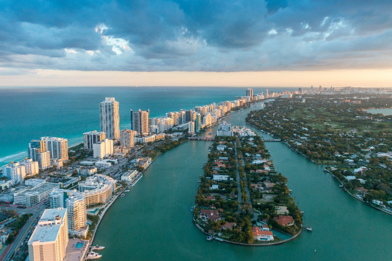 Oakland Park homes with a background of lush greenery.
